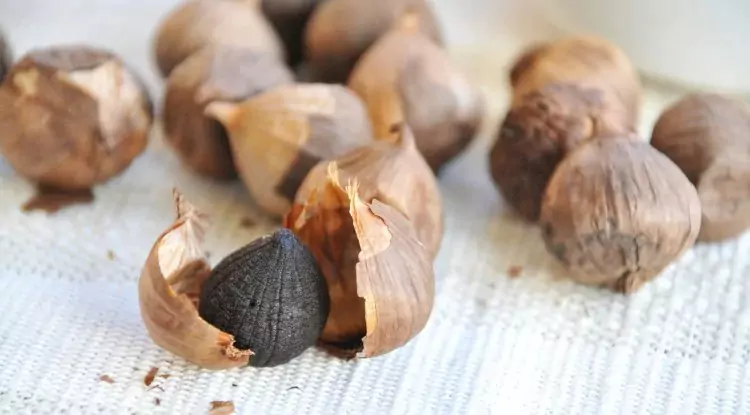 Get to know Black Garlic and its 5 Health Benefits