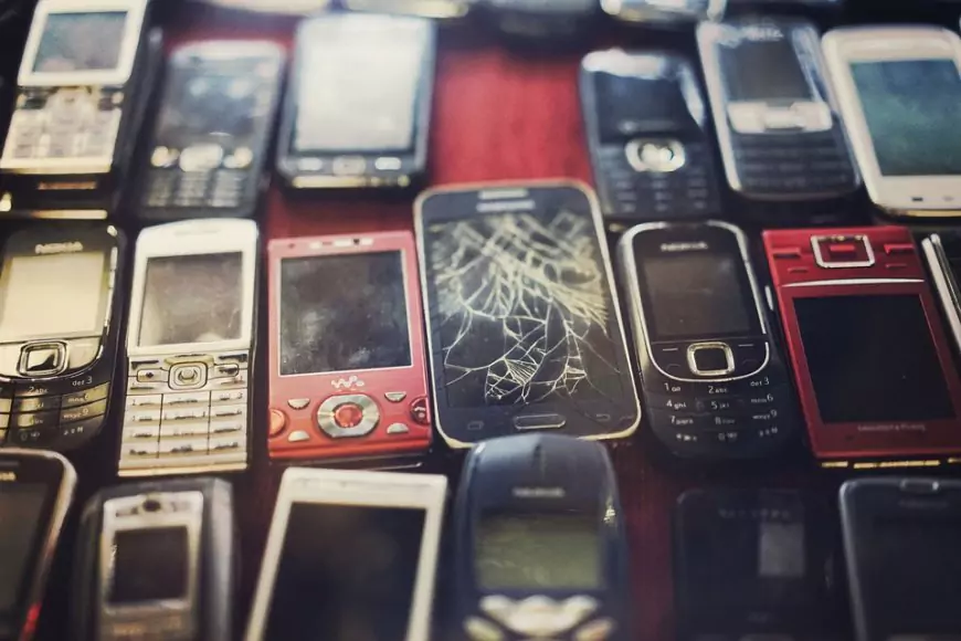 Phone Electronic Waste photo by Flickr