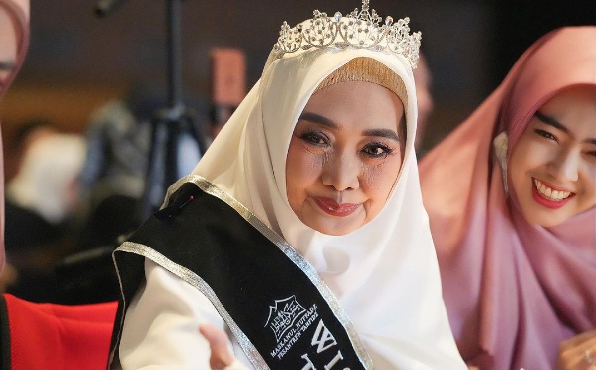 Ibunda Ustadzah Oki Setiana Dewi Akhirnya Wisuda Tahfidz Al-Quran Setelah Koma di ICU